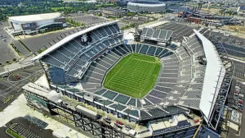 东契奇八次绝杀与飞人并肩，三项成就媲美詹科，美媒分析湖人王朝夺冠展望