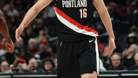 卡尔斯鲁厄客场挑战：德乙连胜能否延续